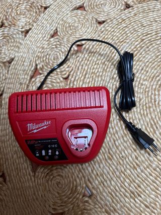 Cargador Milwaukee M12 + Batería 3Ah