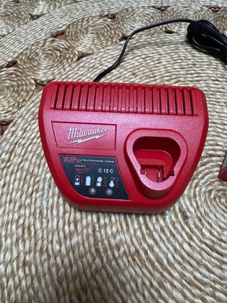 Cargador Milwaukee M12 + Batería 3Ah