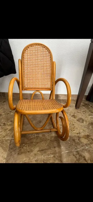Mecedora infantil de mimbre