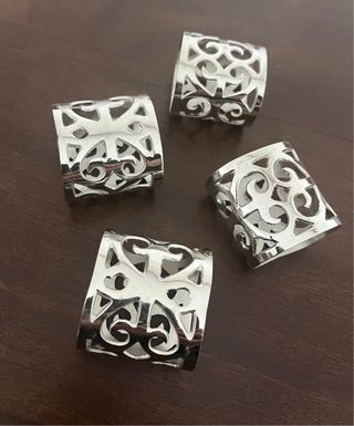 Portatovaglioli di design in metallo argentato