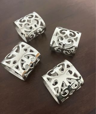 Portatovaglioli di design in metallo argentato