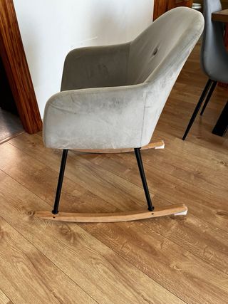 Silla mecedora moderna gris
