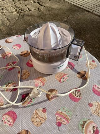 Exprimidor Eléctrico Taurus 500W