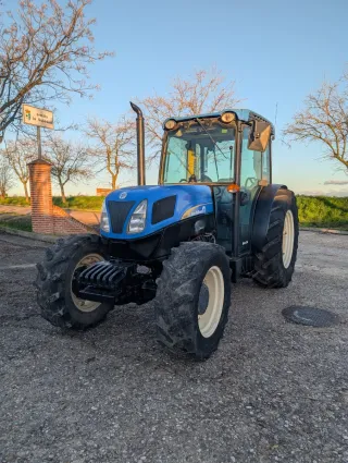 Tractor New Holland T4050F