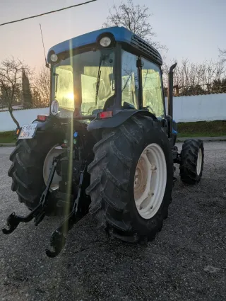 Tractor New Holland T4050F