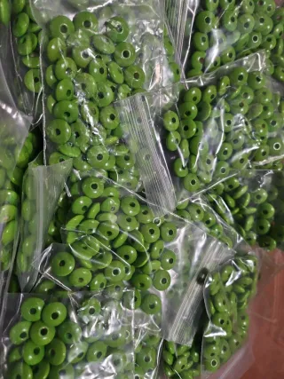 500 Lentejitas de madera verde manzana