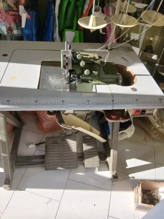 Macchina da cucire taglicuci