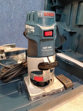 Fresadora de cantos Bosch GKF 600 Professional