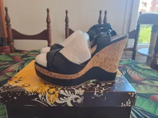 Sandalias de piel negras