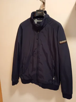 Chaquetas Napapijri azul y verde oliva