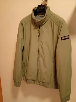 Chaquetas Napapijri azul y verde oliva