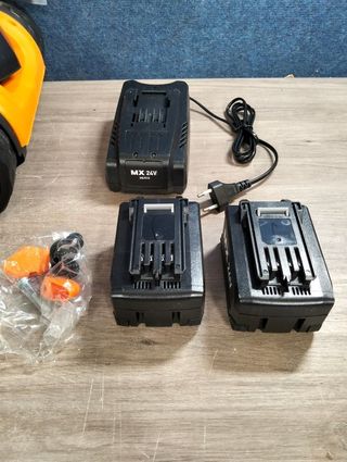 Cortacésped LawnMaster CLMF2434G 24V 34cm