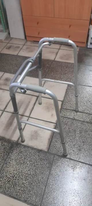 Andador aluminio plegable, usado