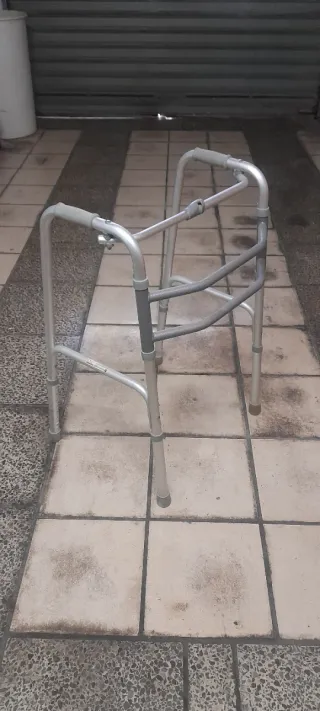 Andador aluminio plegable, usado