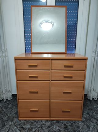 Cómoda de madera con 8 cajones