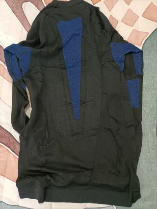 Camiseta térmica Wedze negra y azul XL