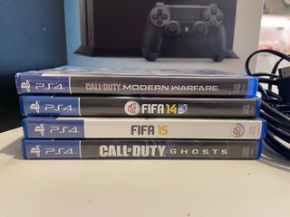 PS4 500GB, joypad con gomme grip e 4 giochi