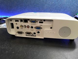 Proyector Epson EB-X49 3LCD 3600 lúmenes XGA