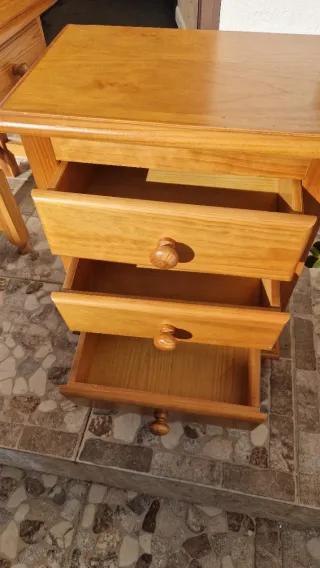 Mesitas de noche provenzal de madera