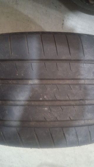 Neumático Bridgestone 255/40R20 101Y ocasión