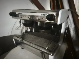 Material de hostelería Cafetera,vitrinas, neveras.