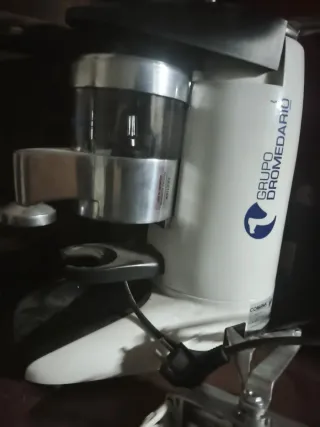 Material de hostelería Cafetera,vitrinas, neveras.