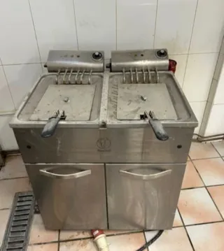 Material de hostelería Cafetera,vitrinas, neveras.