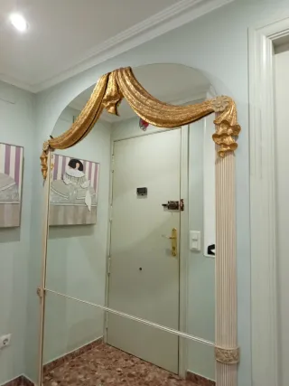 Espejo entrada dorado con adornos