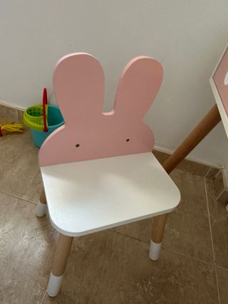 Tocador infantil con espejo y taburete