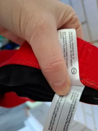 Mallas deportivas negras con detalle rojo XL