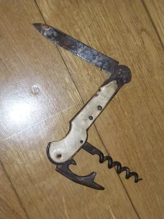 Vecchia lama D.E.A.L.S. con cavatappi