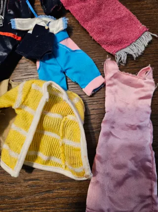Set di abbigliamento per bambole Barbie, Sindy e simili