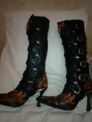 Stivali donna neri e rossi