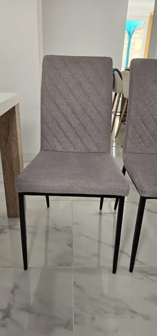 4 Sillas de Comedor Grises