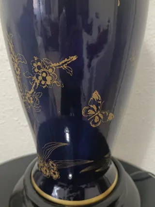 Lámpara de cerámica azul y dorada