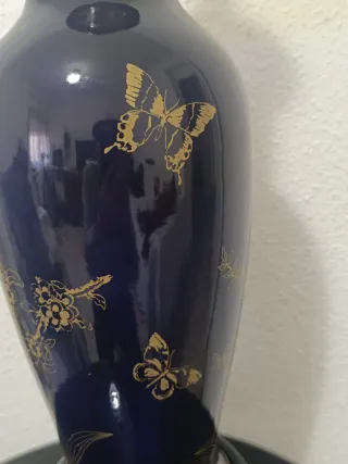 Lámpara de cerámica azul y dorada