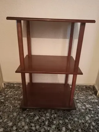 Mueble TV madera 3 estantes con ruedas
