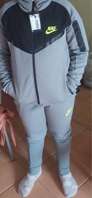 Chándal Nike Tech Niño Gris y Negro talla 14