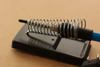 Soporte para soldador eléctrico.