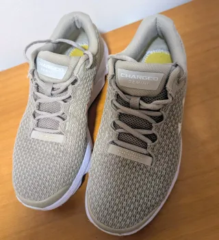 Deportivas Under Armour Beige Talla 42