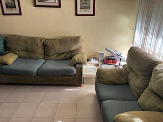 Se vende dos sofás de 2 y 3 plazas verde