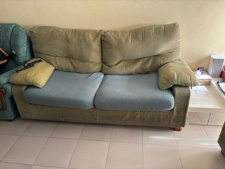 Se vende dos sofás de 2 y 3 plazas verde