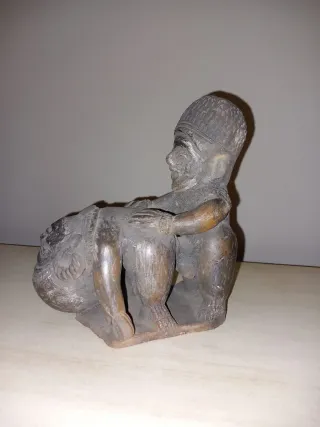 Figura cerámica negra artesanal