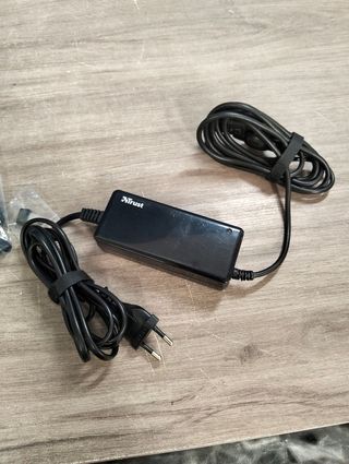Trust 16665 Cargador Universal 65W para Portátiles