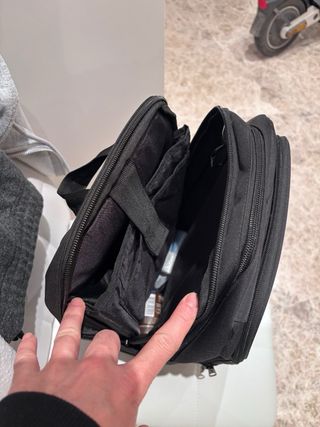 Mochila Reebok Negra con Bolsillos