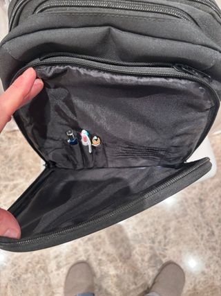 Mochila Reebok Negra con Bolsillos