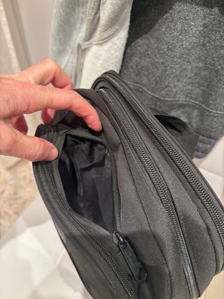 Mochila Reebok Negra con Bolsillos