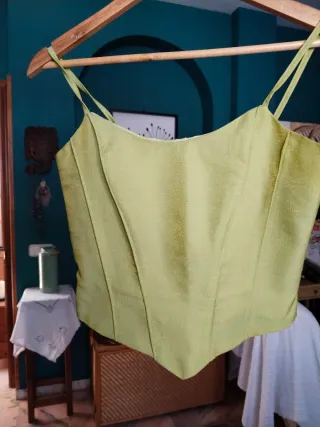 Vestido fiesta verde. Falda larga y corpiño