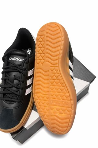 Zapatillas Adidas Negras y Blancas