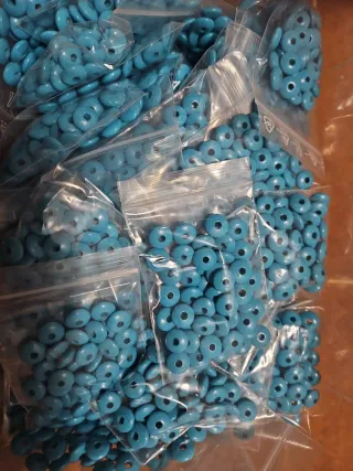 500 lentejitas de madera turquesa claro